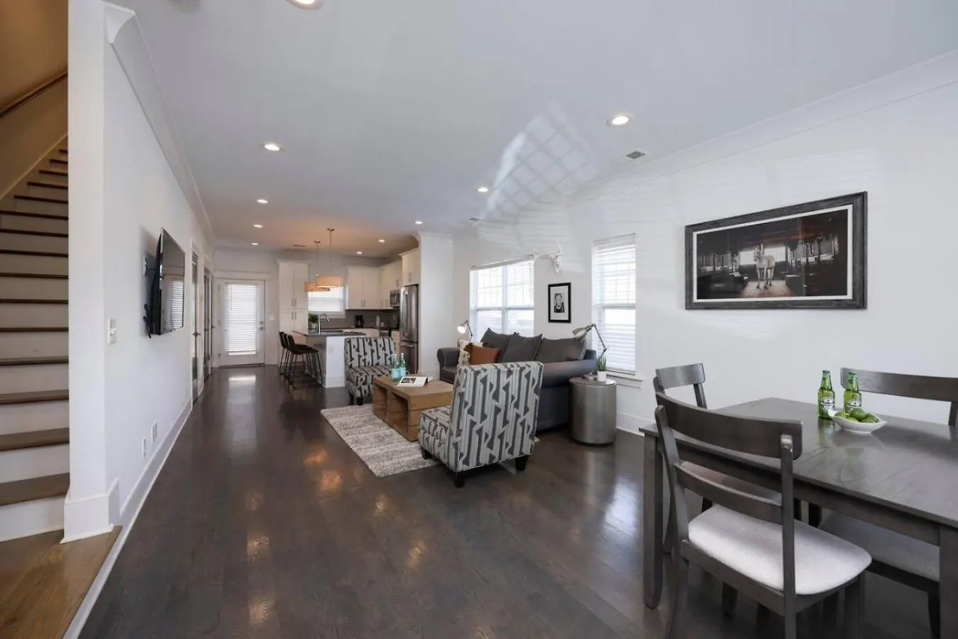 Two Elegant Townhomes Perfect For Large Groups Nashville Holiday home