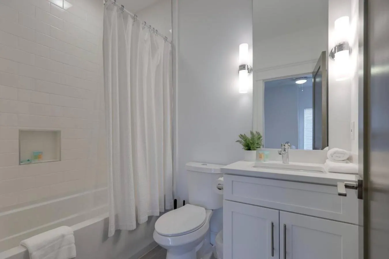Two Elegant Townhomes Perfect For Large Groups Nashville Holiday home