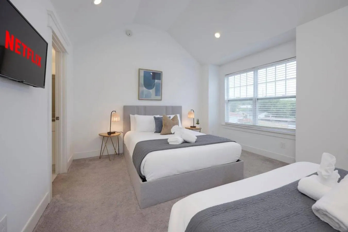 Two Elegant Townhomes Perfect For Large Groups Nashville