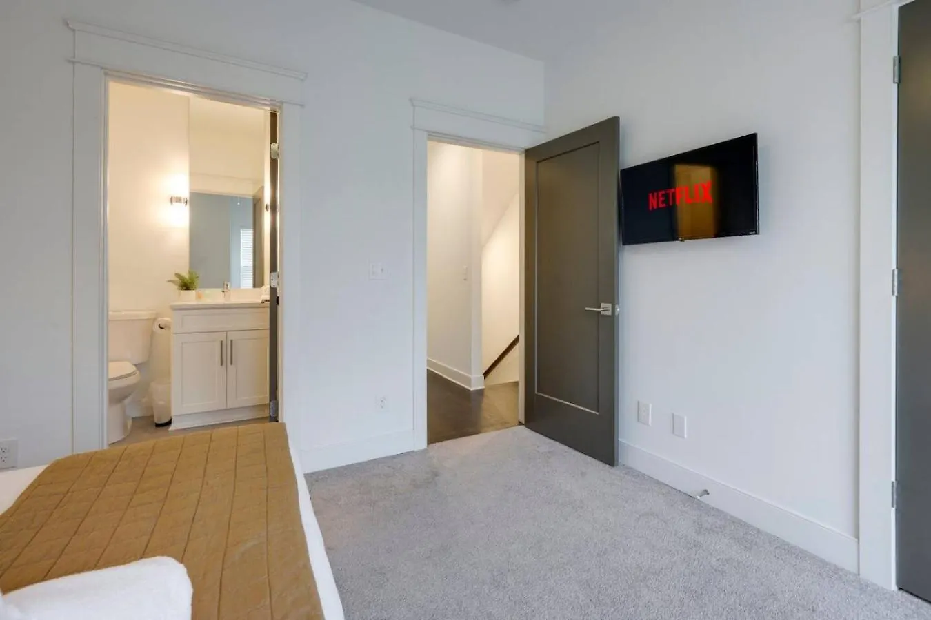 Two Elegant Townhomes Perfect For Large Groups Nashville