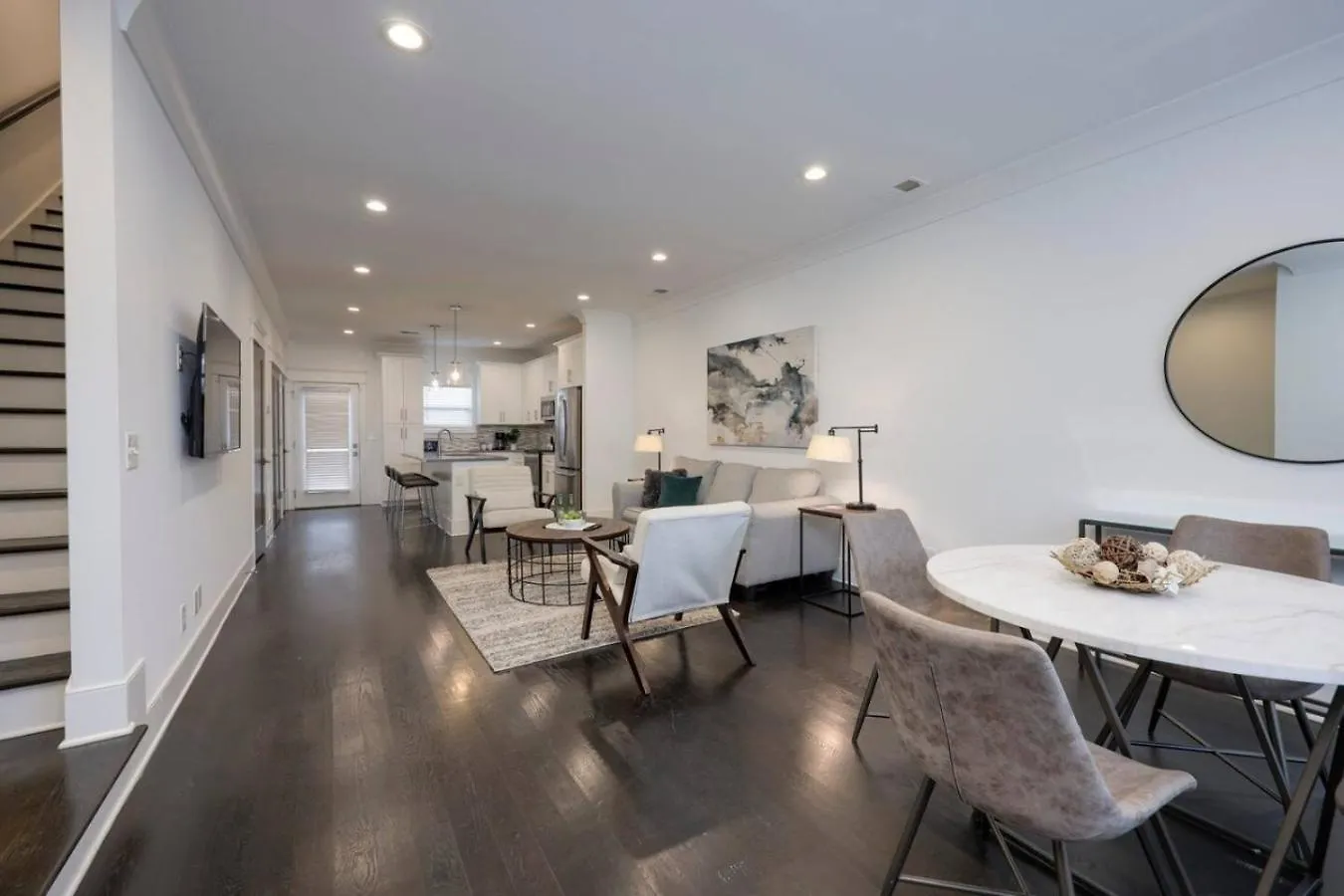 Two Elegant Townhomes Perfect For Large Groups Nashville United States