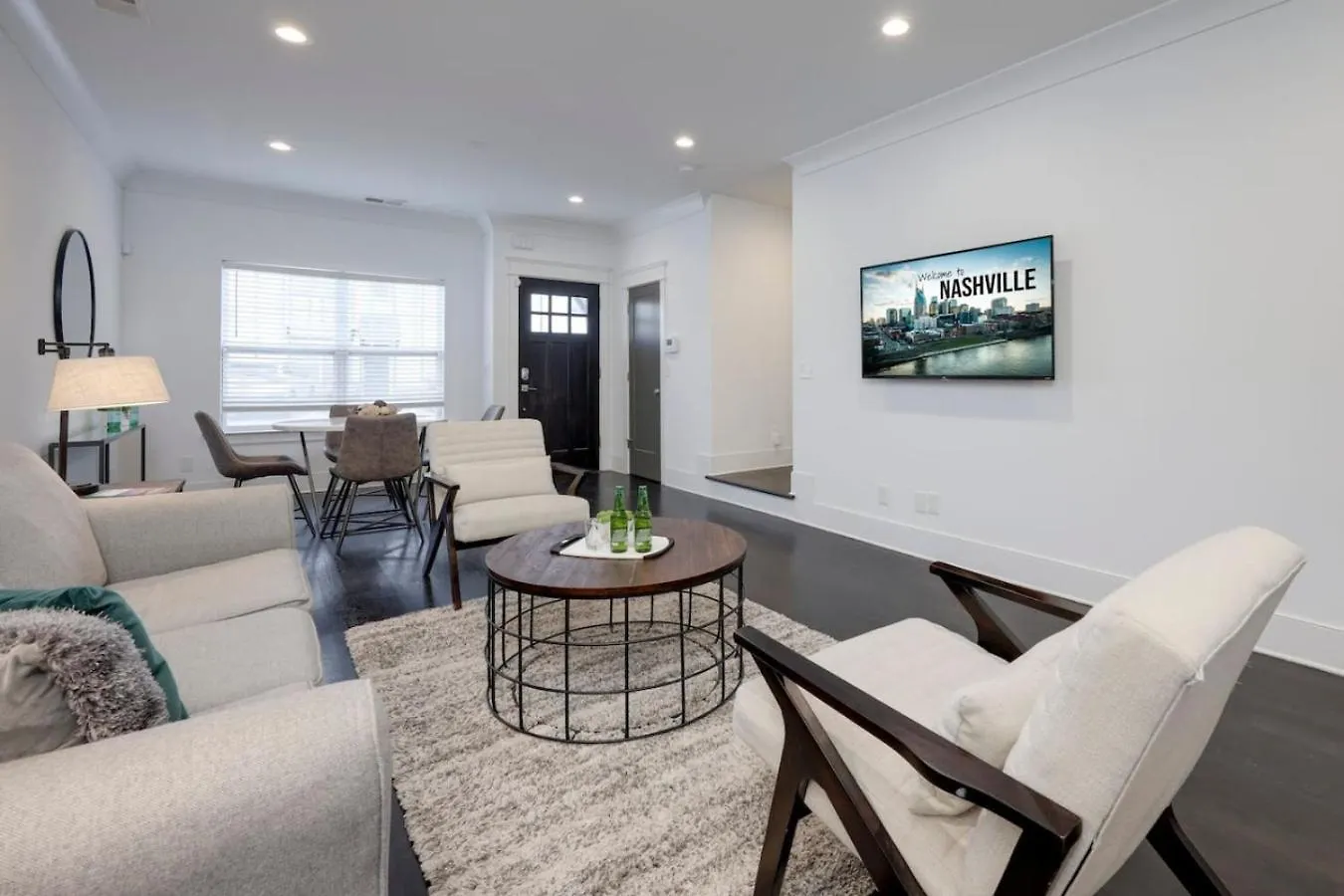 Two Elegant Townhomes Perfect For Large Groups Nashville Holiday home