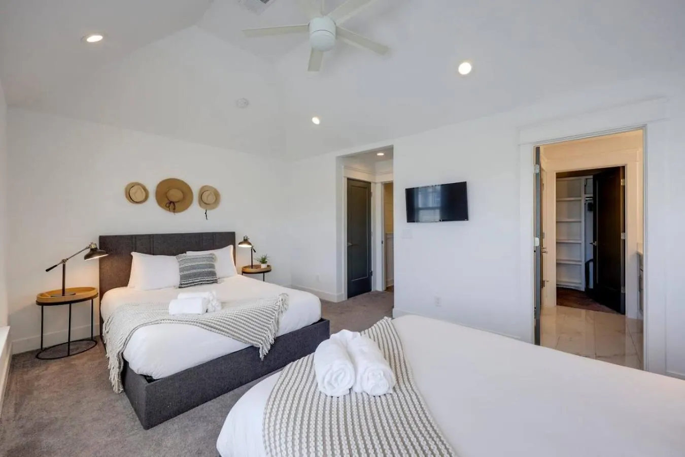 Two Elegant Townhomes Perfect For Large Groups Nashville