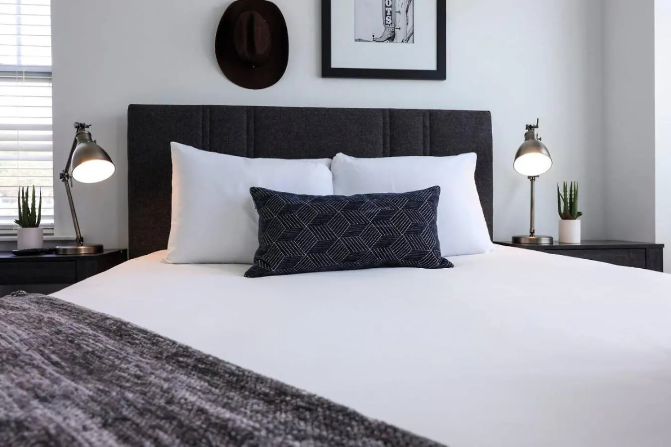 Two Elegant Townhomes Perfect For Large Groups Nashville