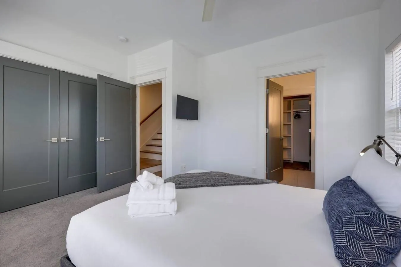 Two Elegant Townhomes Perfect For Large Groups Nashville Holiday home