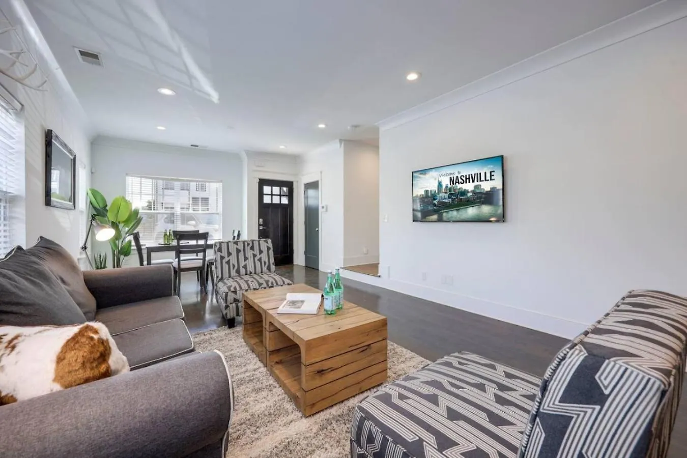 Two Elegant Townhomes Perfect For Large Groups Nashville