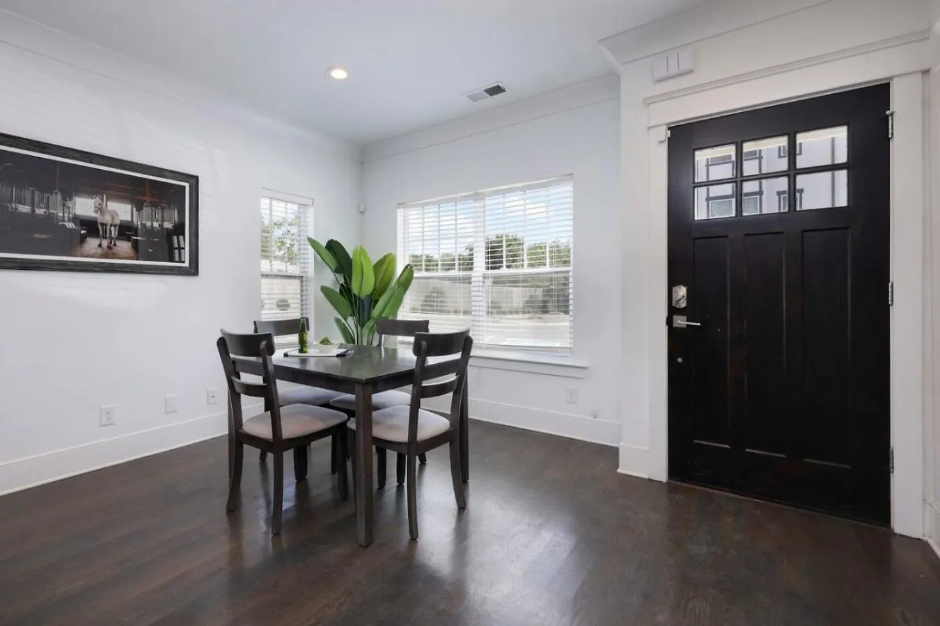 Two Elegant Townhomes Perfect For Large Groups Nashville United States