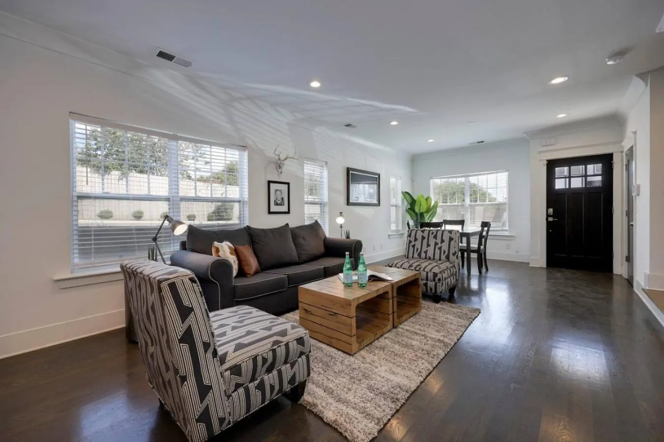 Two Elegant Townhomes Perfect For Large Groups Nashville Holiday home