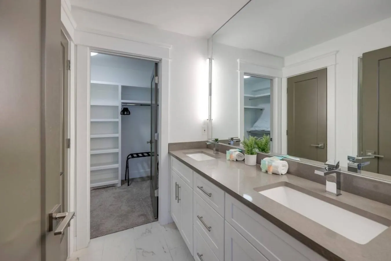 Two Elegant Townhomes Perfect For Large Groups Nashville 0*,  United States